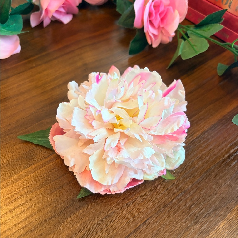 Vintage Belle Blossoms Pin-up Elegant Pink and White Floral Hair Clip